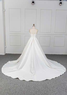 Beautiful Bridal Wear Satin Material Strapless Wedding Ball Gown For Women