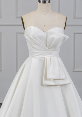 Beautiful Bridal Wear Satin Material Strapless Wedding Ball Gown For Women