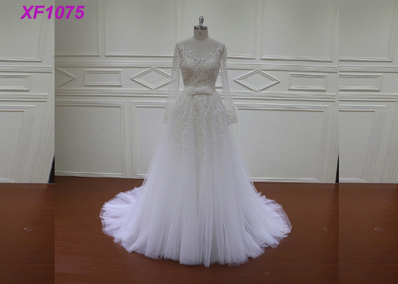 Il vestito da sposa caduto dalla mussola di giro vita/Handcraft il vestito da sposa da applique del pizzo