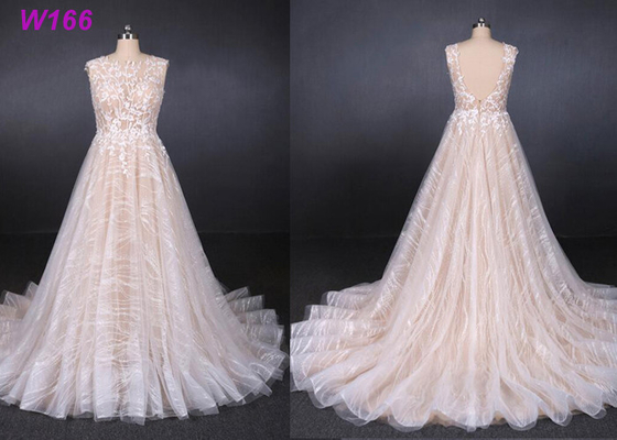 Linee di Tulle degli zecchini senza maniche femminili con ampia scollatura sulla schiena sexy del vestito da sposa e forme luminose di "chi"