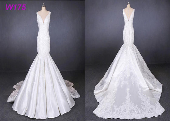 Gli abiti nuziali dei vestiti da sposa dalla sirena del raso delle cinghie personalizzano fatto 2019